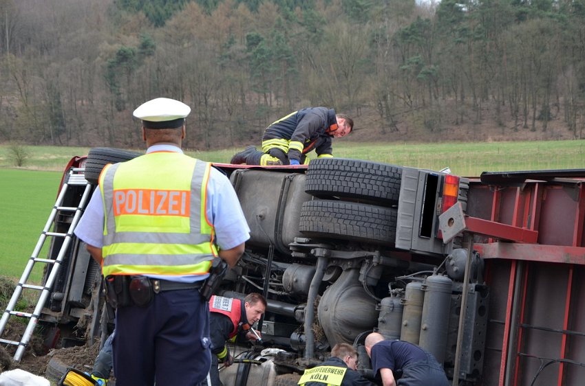 Bierlaster umgestuerzt A 3 Rich Frankfurt Hoehe AS Lohmar P033.JPG